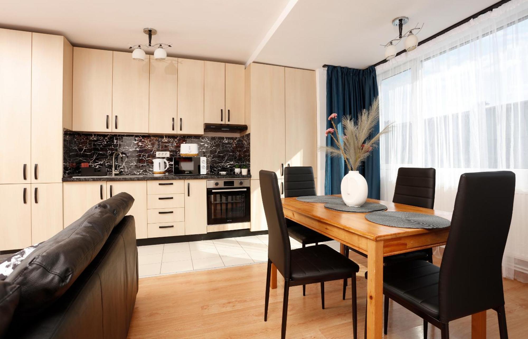 Enchanting Retreat - Historic Old Town - Pet-Friendly Haven - Steps From Unirii บูคาเรสต์ ภายนอก รูปภาพ