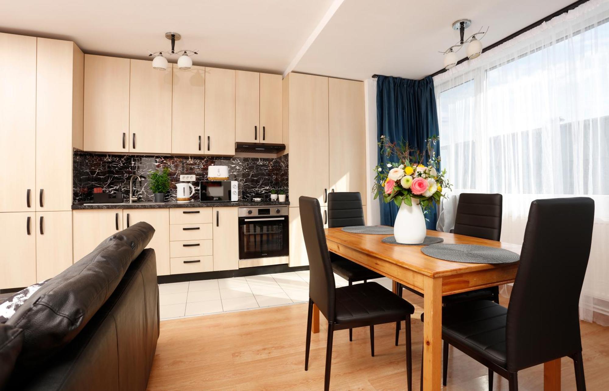Enchanting Retreat - Historic Old Town - Pet-Friendly Haven - Steps From Unirii บูคาเรสต์ ภายนอก รูปภาพ