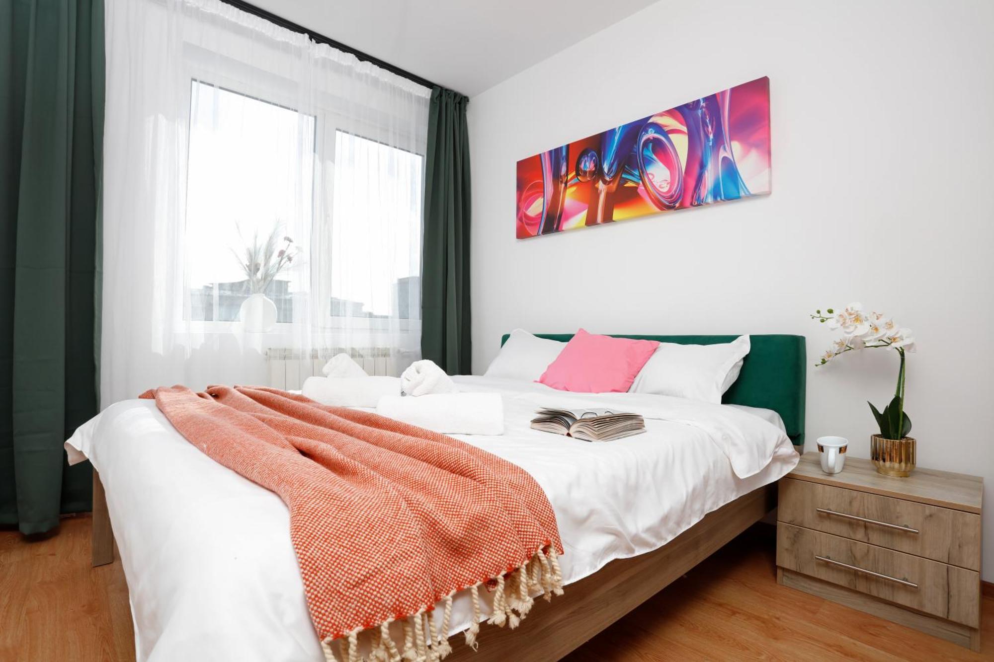 Enchanting Retreat - Historic Old Town - Pet-Friendly Haven - Steps From Unirii บูคาเรสต์ ภายนอก รูปภาพ