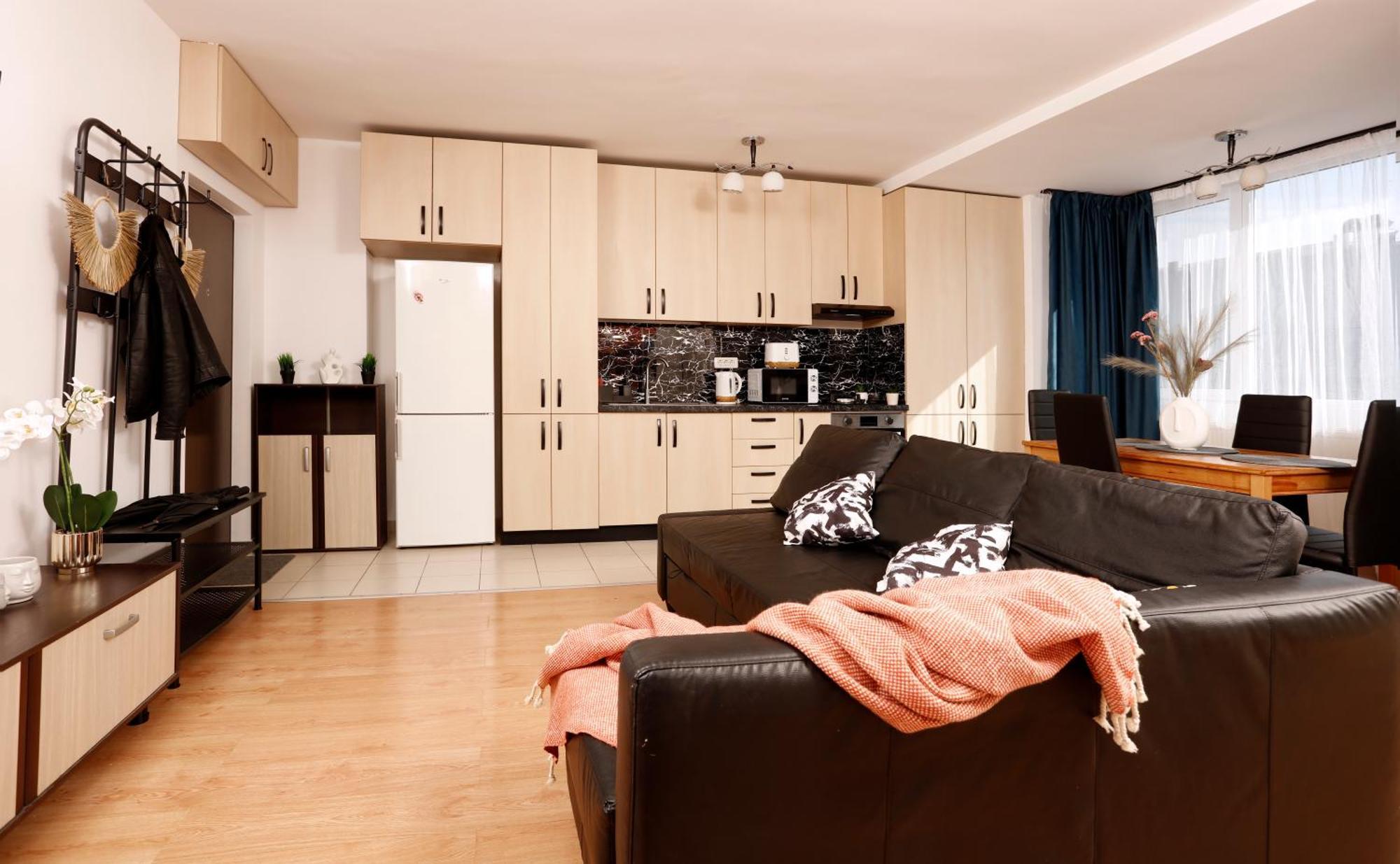 Enchanting Retreat - Historic Old Town - Pet-Friendly Haven - Steps From Unirii บูคาเรสต์ ภายนอก รูปภาพ