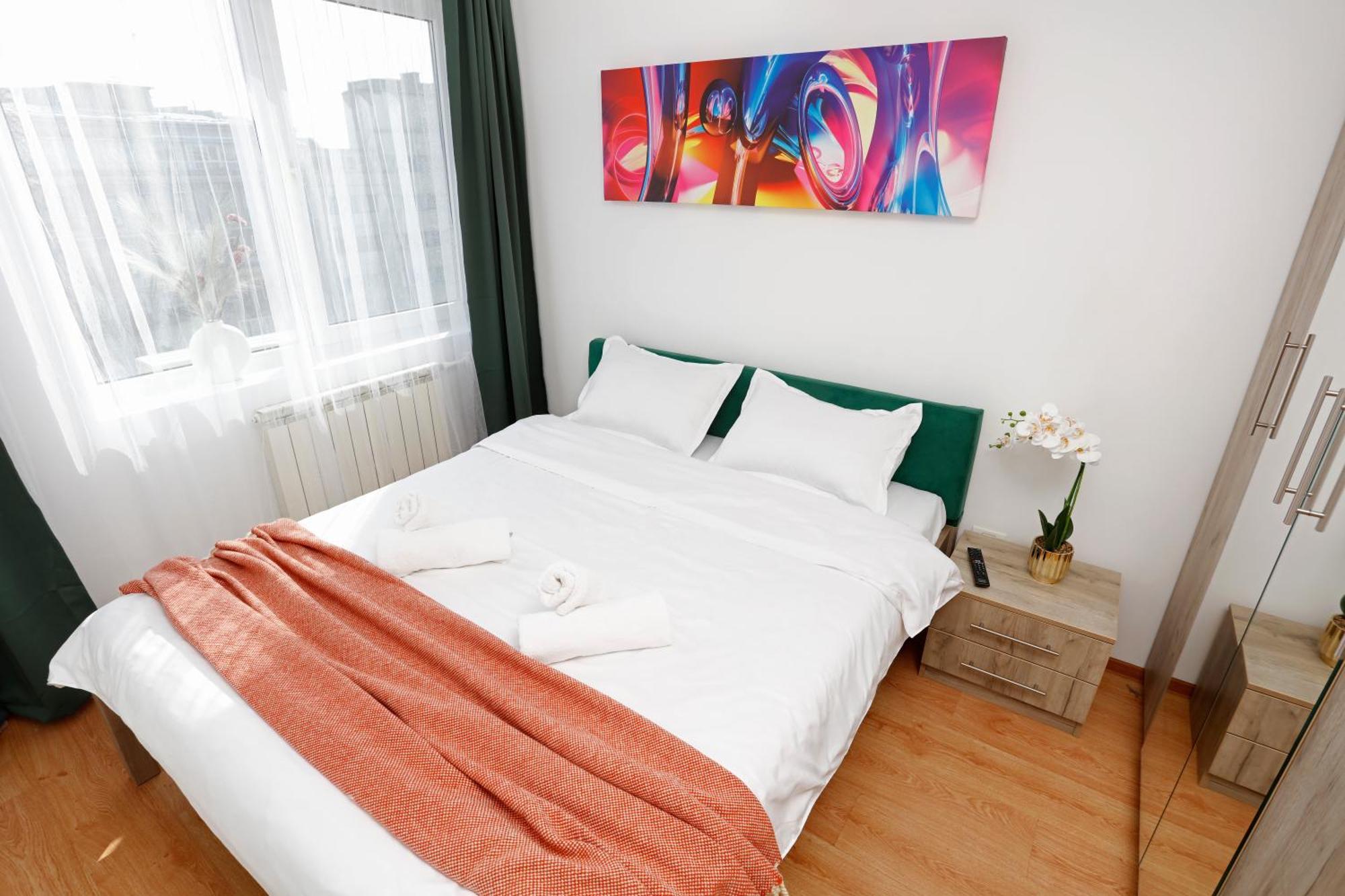 Enchanting Retreat - Historic Old Town - Pet-Friendly Haven - Steps From Unirii บูคาเรสต์ ภายนอก รูปภาพ